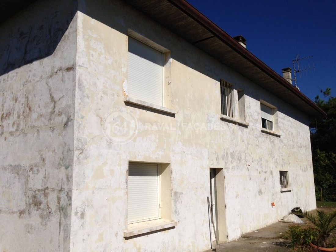 Peintures façades  d'une maison à Orthez, 64300, Pyrénées Atlantiques