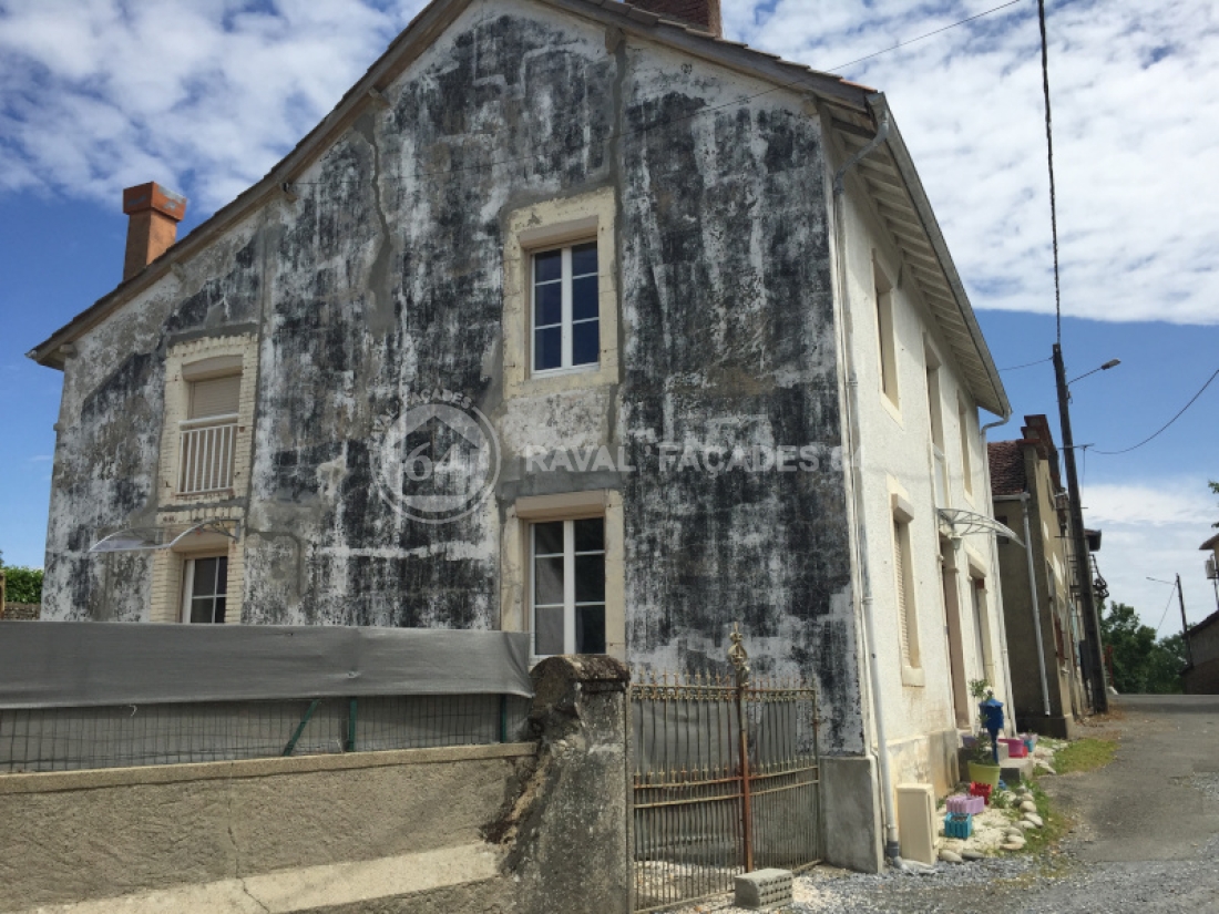 Peintures façades d'une maison à Nay, 64800, Pyrénées Atlantiques